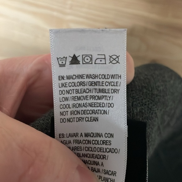 Reebok size medium gray sweatpants with pockets - Picture 7 of 7